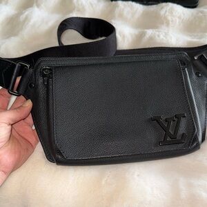 Louis Vuitton Takeoff Sling bag